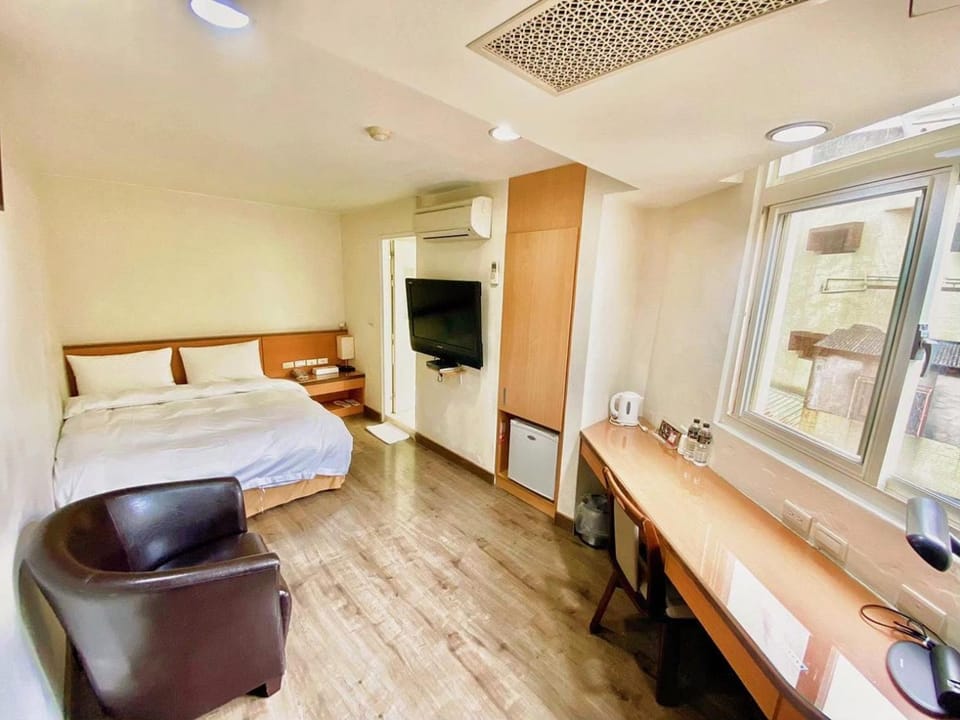 Bed, TV and multimedia, Photo of the whole room, Bedroom, air conditioner