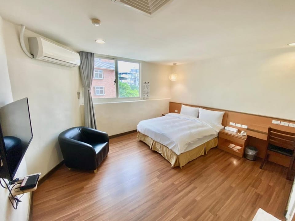 Bed, Photo of the whole room, Bedroom, air conditioner