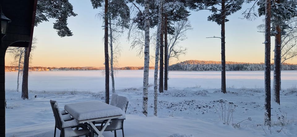 Lakeside log cabin Främby Udde Falun Cabin in Sweden