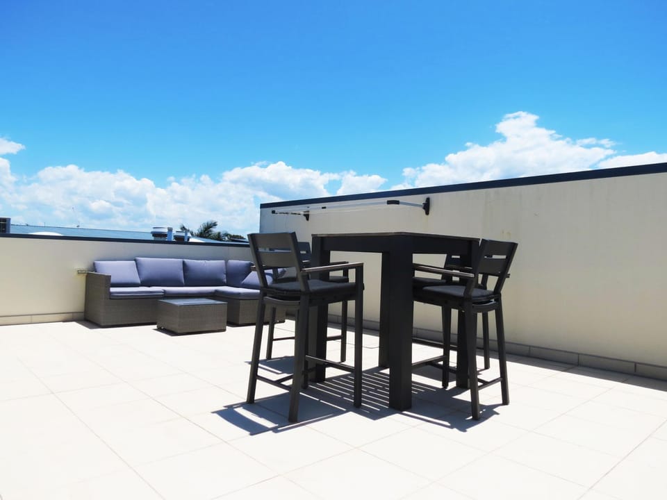 Balcony/Terrace, sunbed