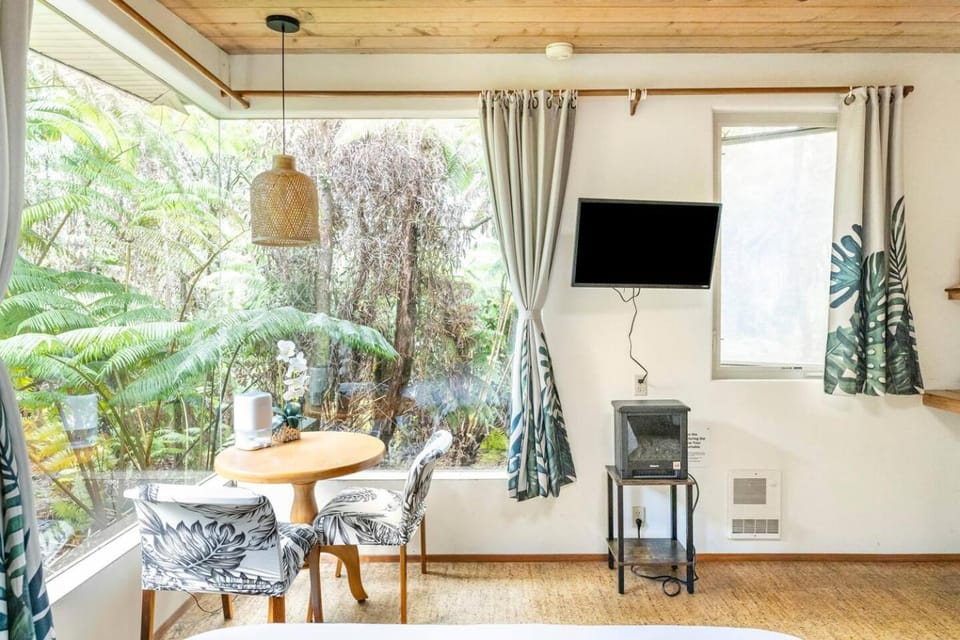 Pahoehoe- Hale Kumu La'au at Volcano Apartment in Volcano