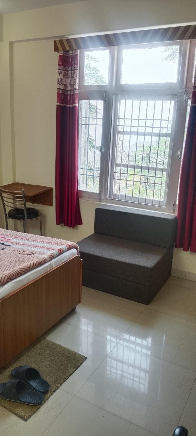 Bed, Seating area