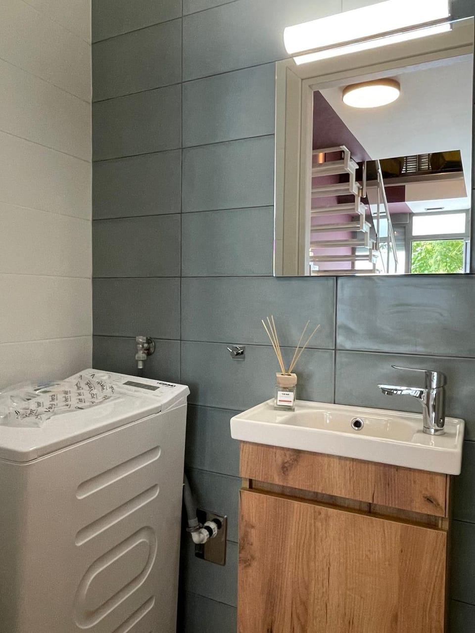 Bathroom, washing machine