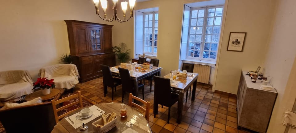 Living room, Dining area, Breakfast