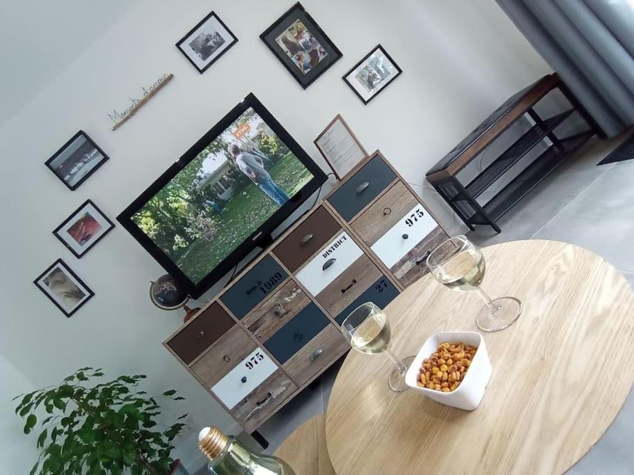 Joli gîte indépendant 2 à 4 personnes, au calme, serviettes & draps fournis, wifi, climatisation, parking gratuit Apartment in Nouvelle-Aquitaine