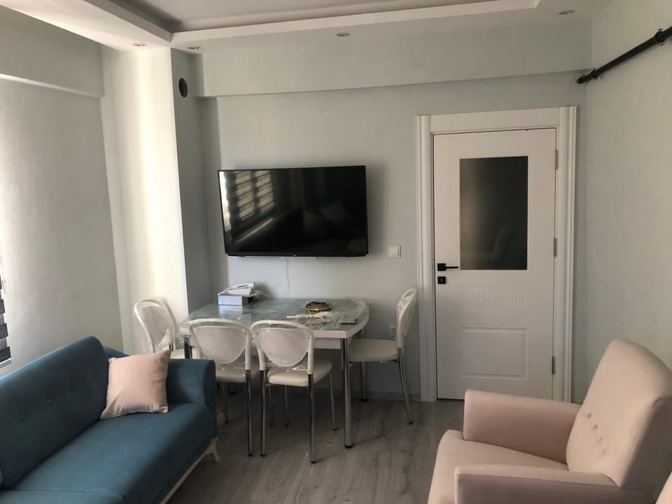 TV and multimedia, Living room, Seating area, Dining area