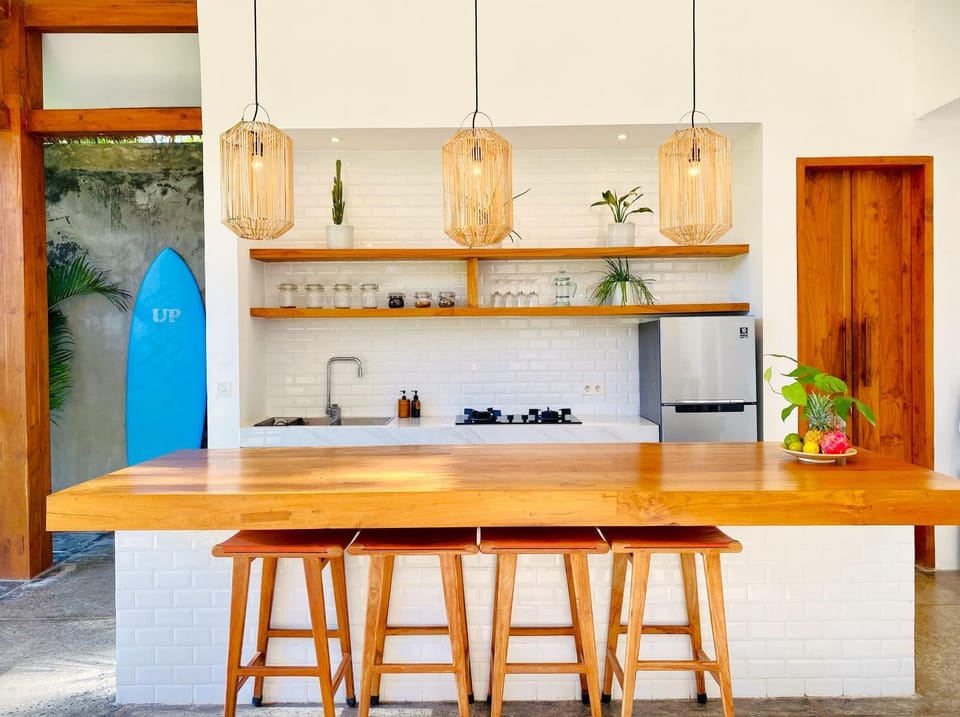 Coffee/tea facilities, Kitchen or kitchenette, Lounge or bar, Food and drinks, Dining area, fireplace, locker, stove, toaster, kitchen