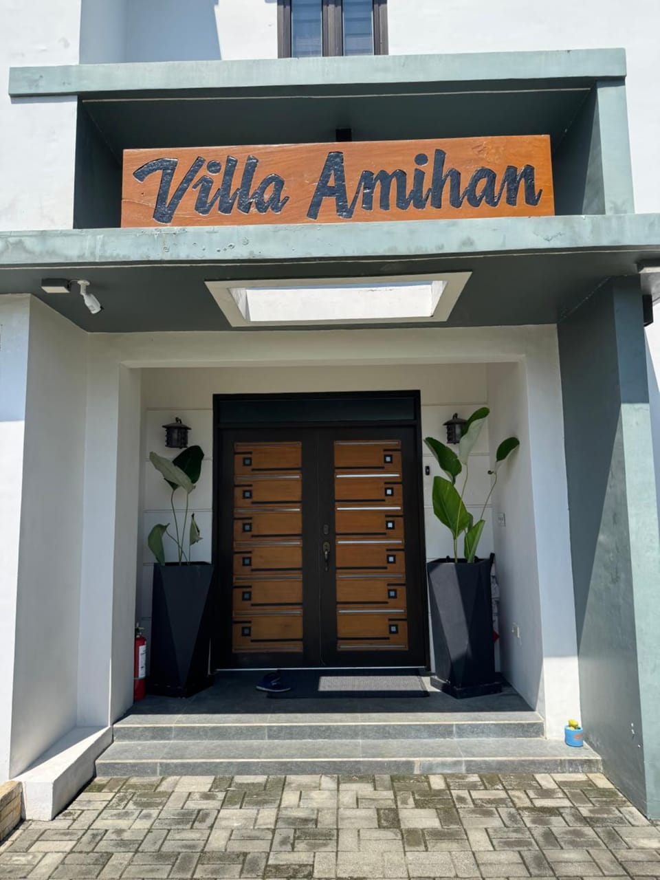 Facade/entrance