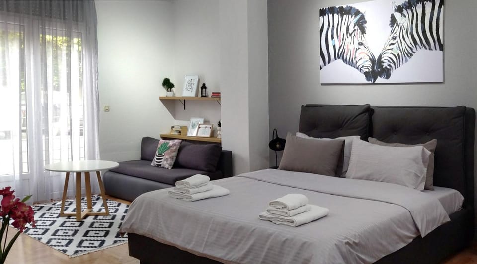 Bed, Seating area
