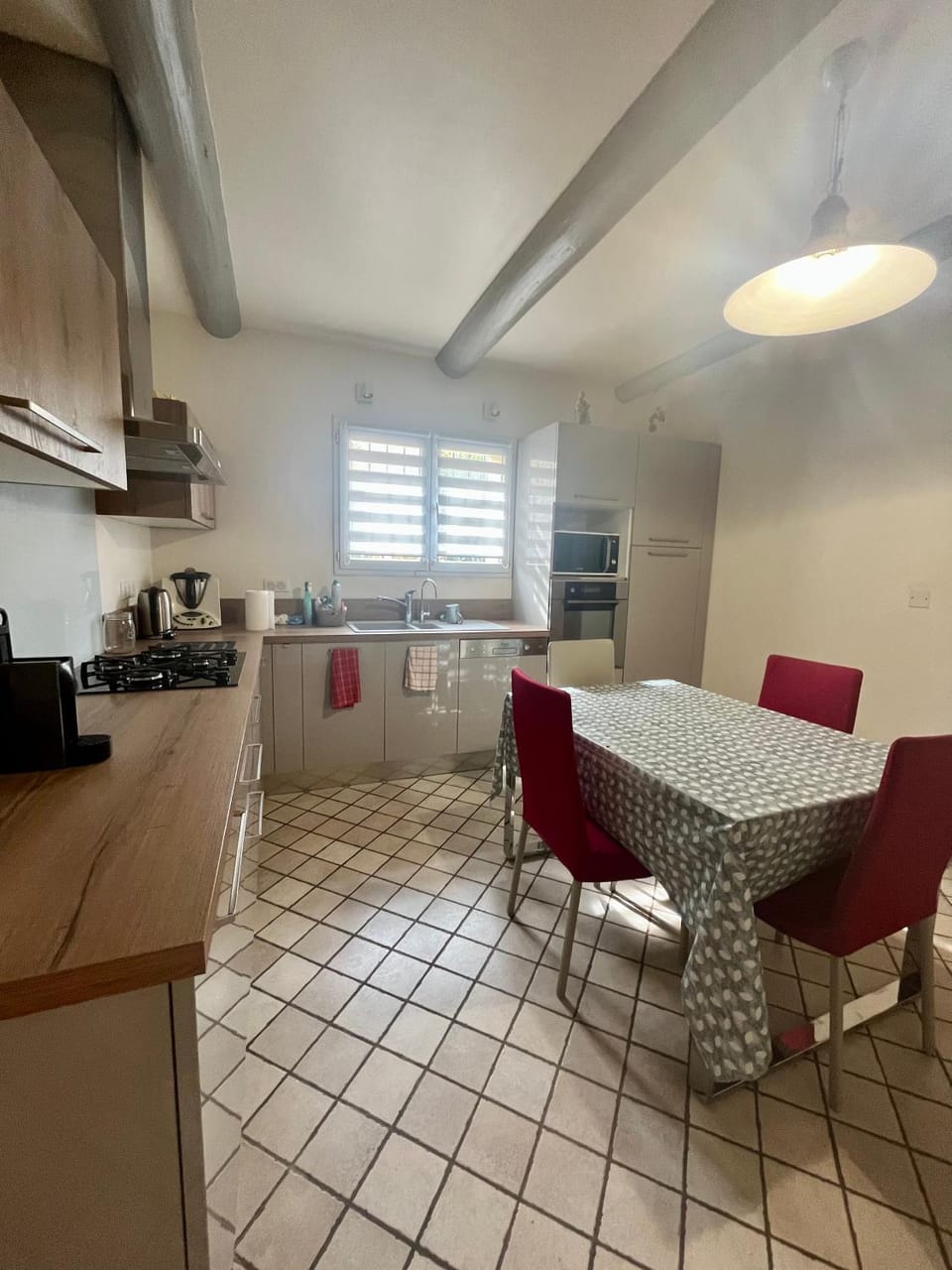 Kitchen or kitchenette, Dining area, stove