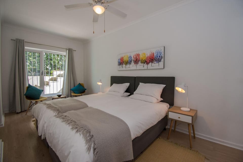 Bedroom, fireplace