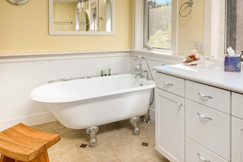 Cape Me Away House in Gilford