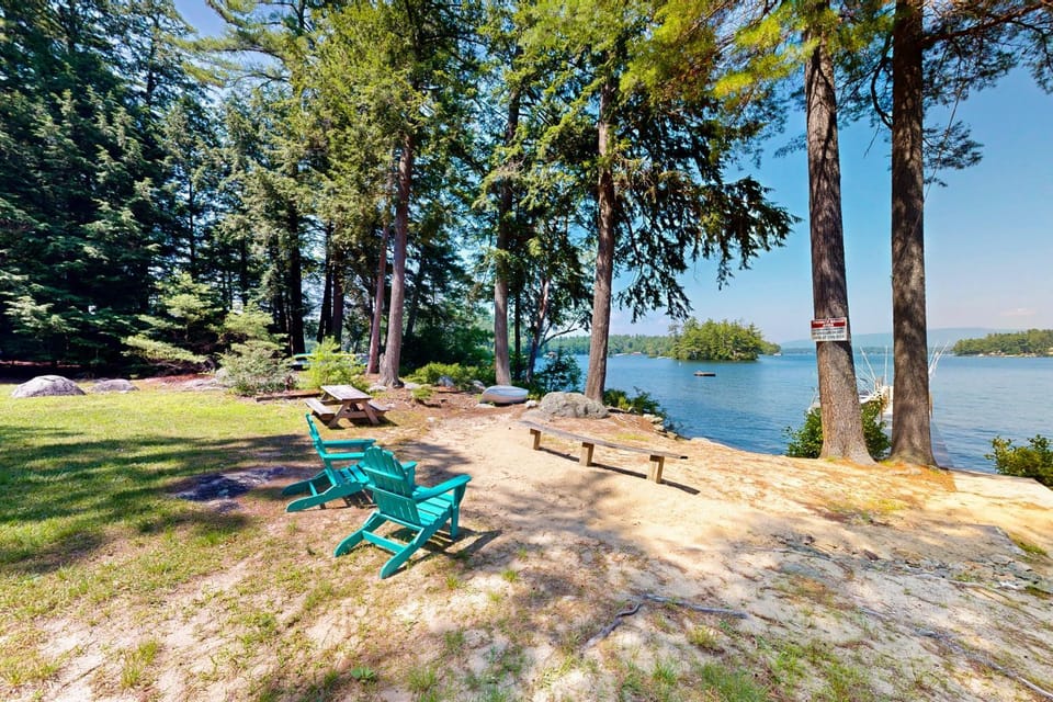 Meredith Lakefront Lodge on Lake Winnipesaukee House in Meredith