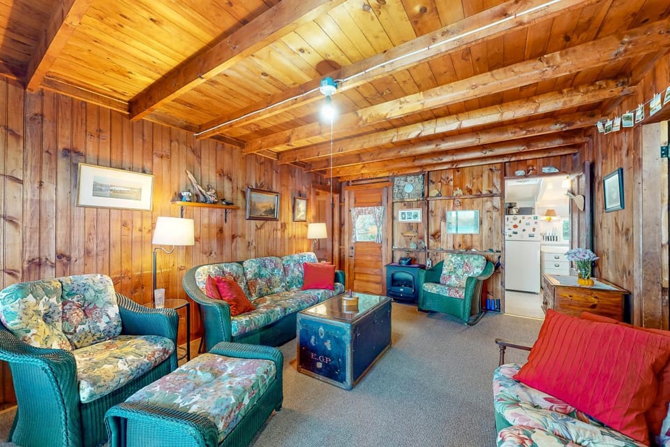 Lake Winnipesaukee's Charmer House in Gilford