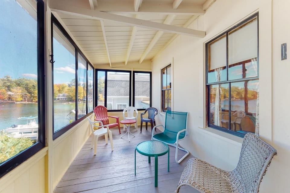 Lake Winnipesaukee's Charmer House in Gilford
