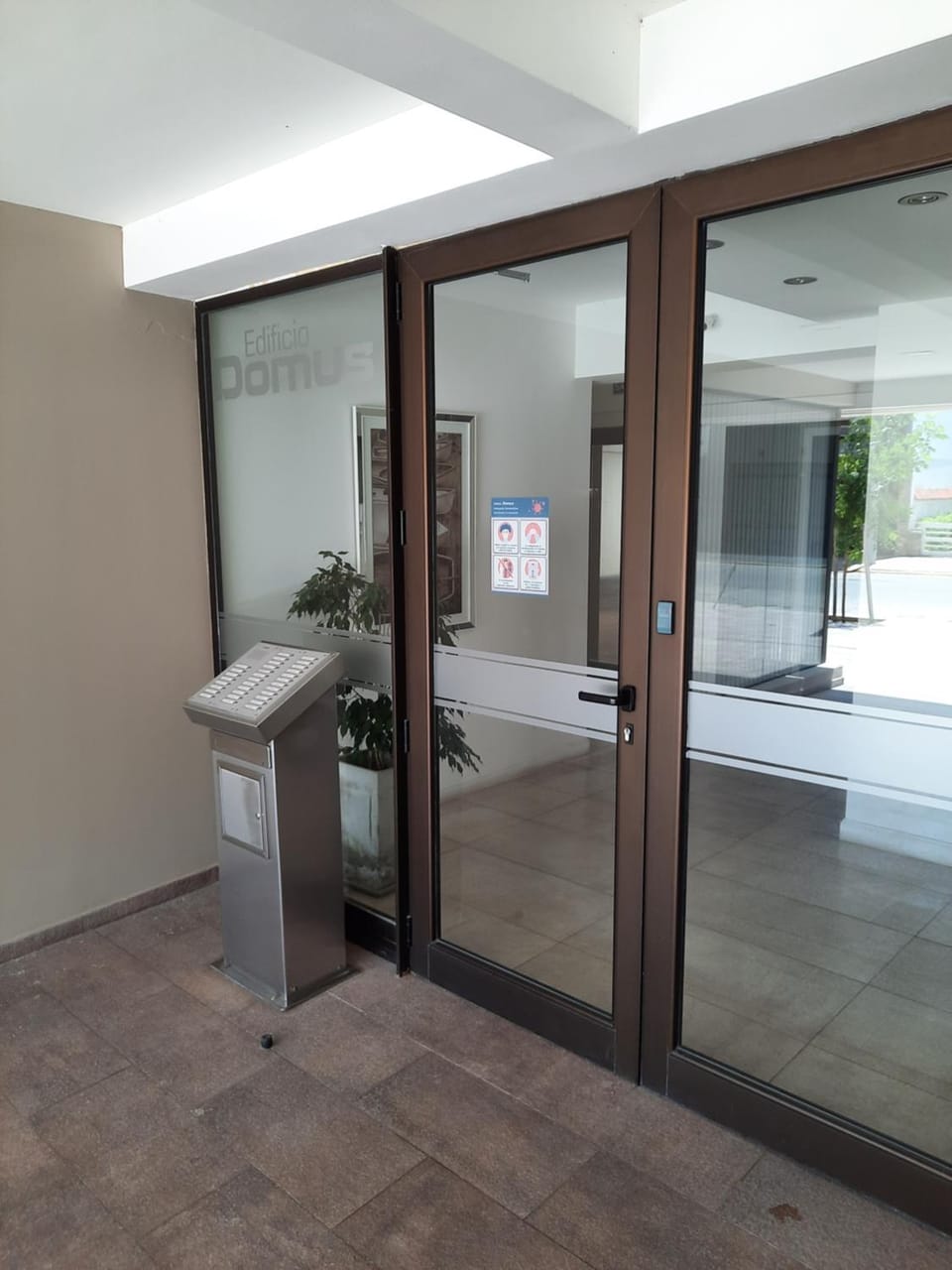 Facade/entrance