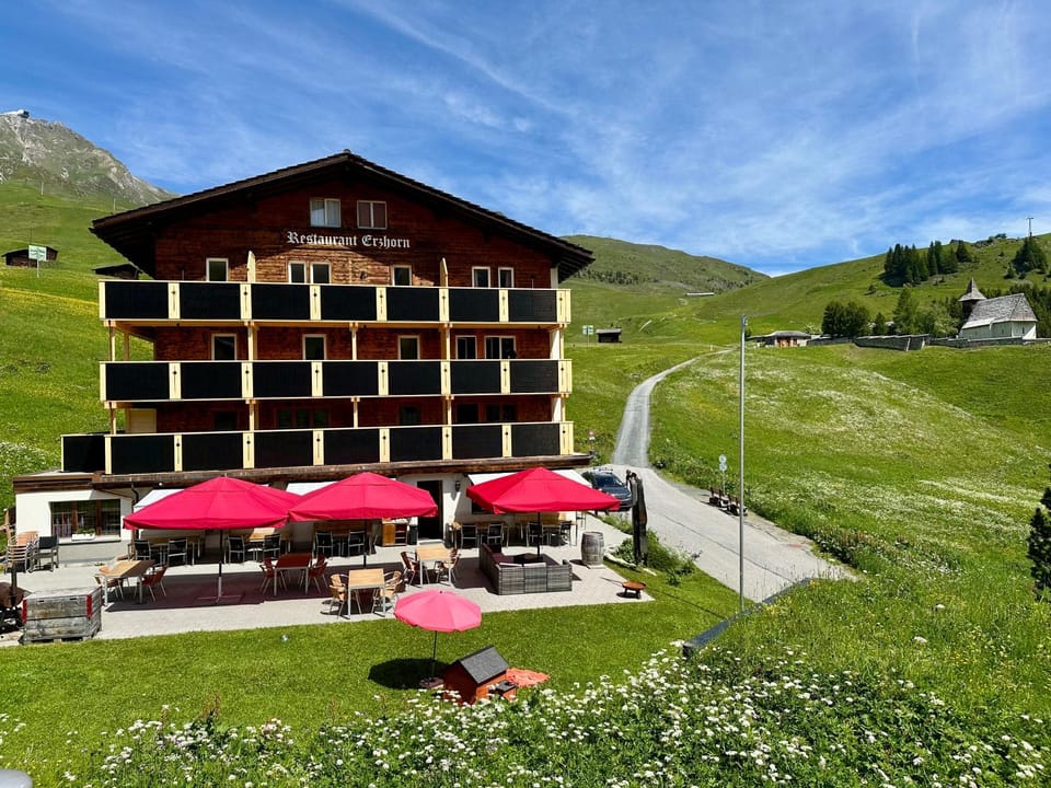 Property building, Restaurant/places to eat