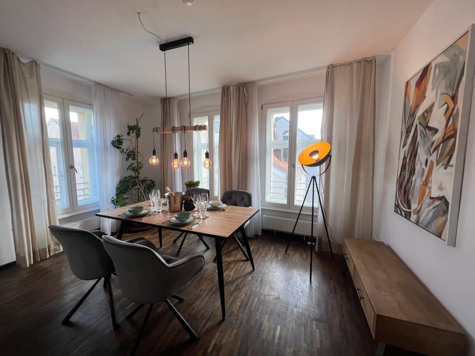 Dining area, City view