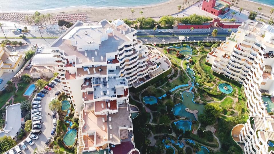 Property building, Bird's eye view, Garden, Location