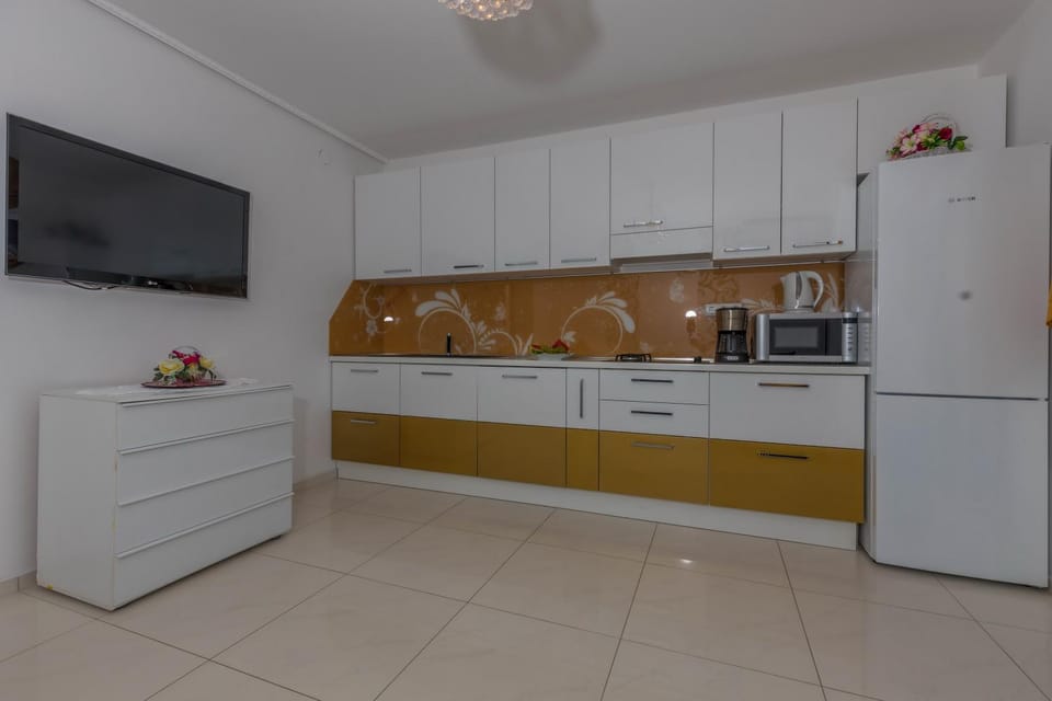 TV and multimedia, Kitchen or kitchenette