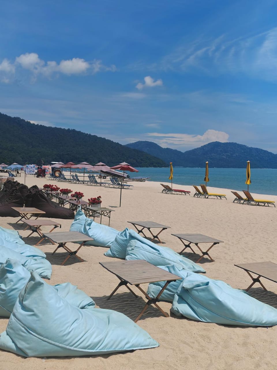 By The Sea Batu Ferringhi Beach Front, Seaview And Pool Front Apartment in Batu Ferringhi, Penang, Malaysia