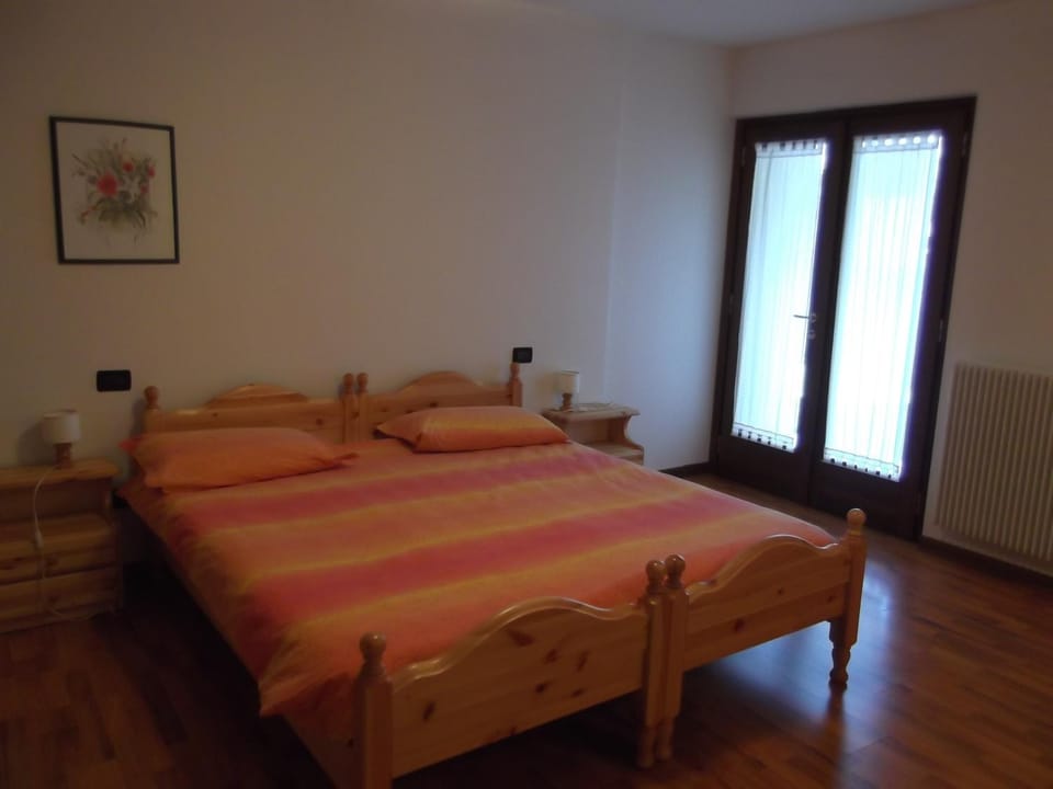 Day, Photo of the whole room, Decorative detail, Bedroom