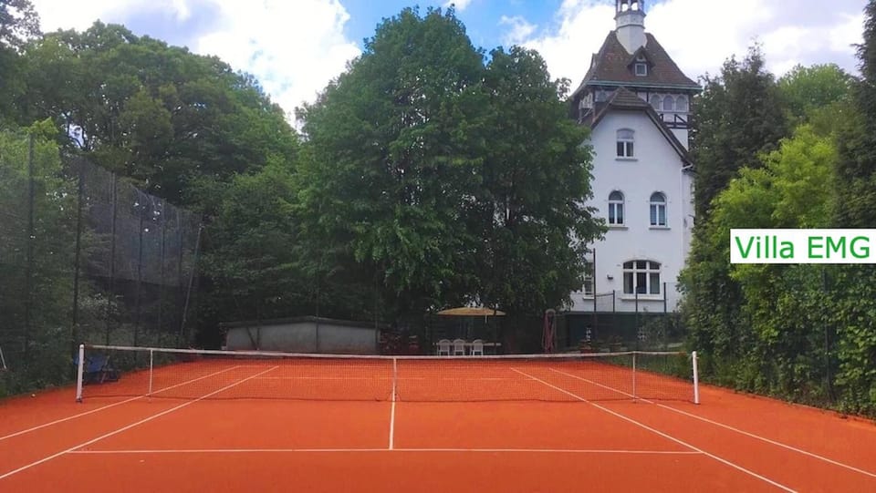 Property building, Garden, Tennis court