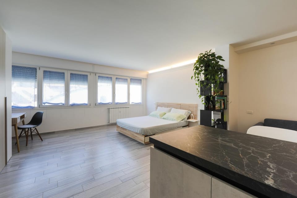 Bed, Living room, Photo of the whole room, Seating area, Bedroom