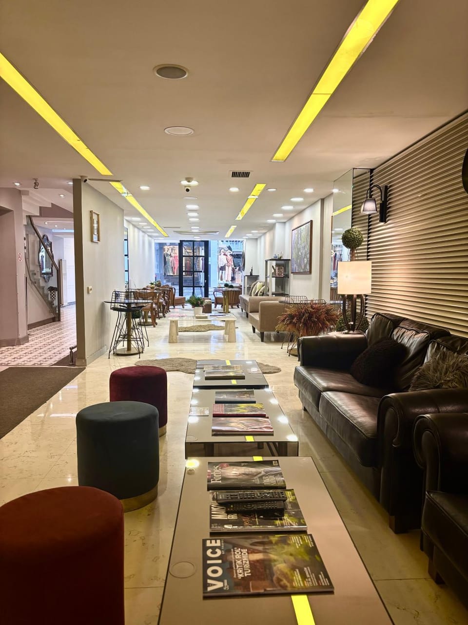 TV and multimedia, Living room, Lobby or reception