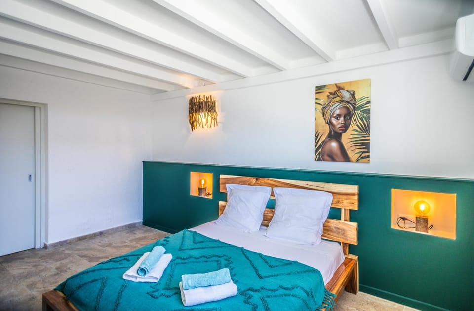 Bed, Photo of the whole room, Bedroom, towels, air conditioner