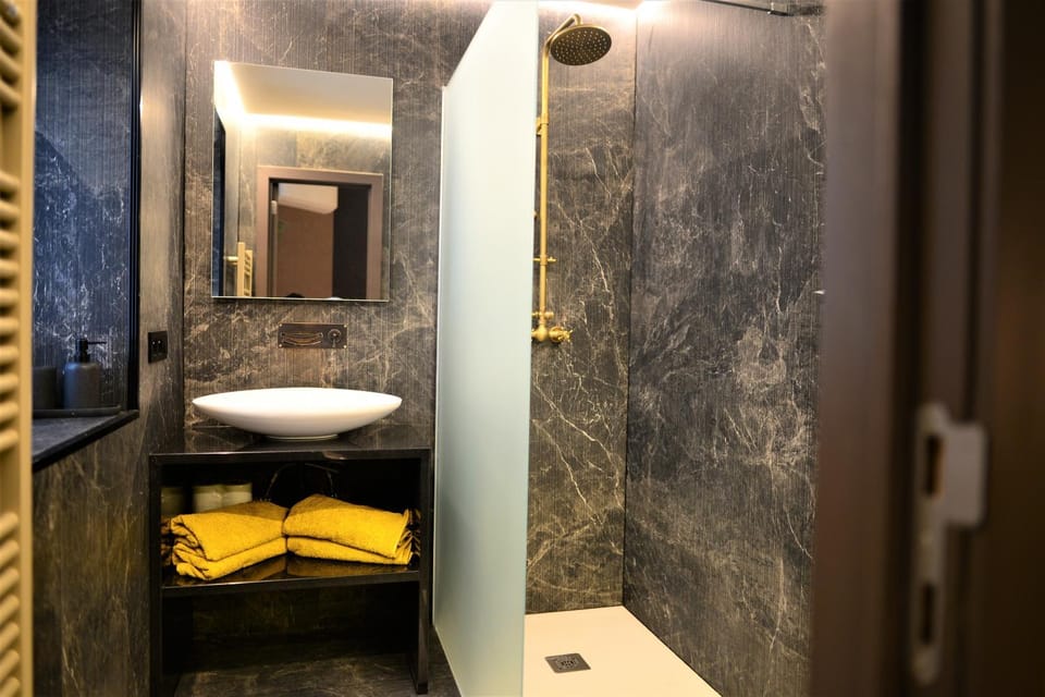 Shower, Bathroom, towels