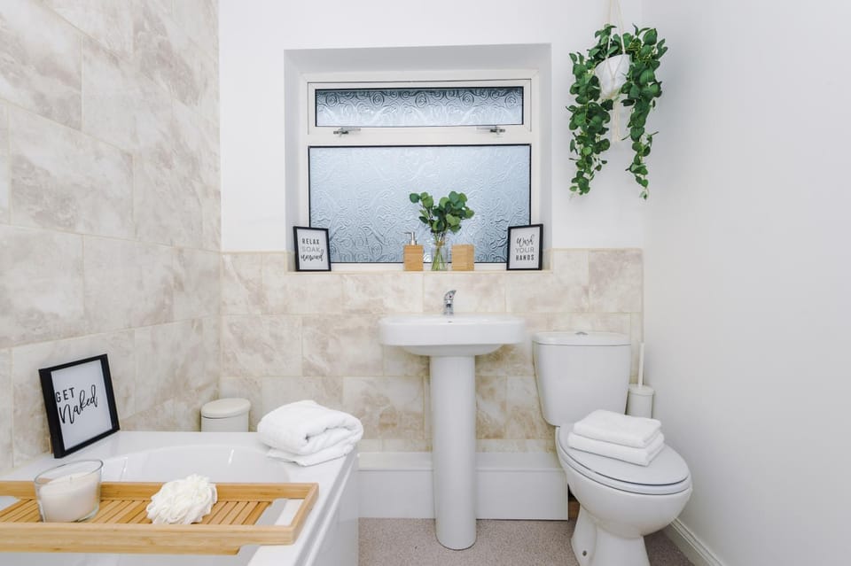 Toilet, Bathroom, towels