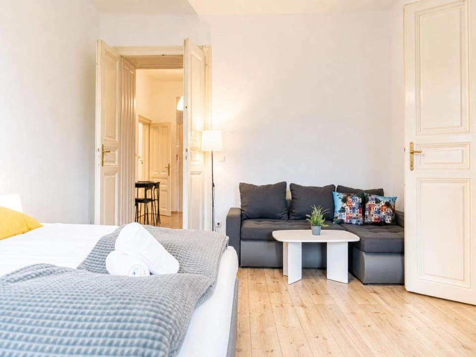 Bed, Seating area, Bedroom