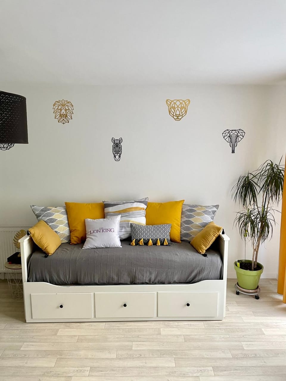 Bed, Living room, Seating area