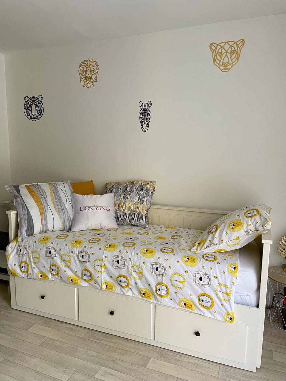 Bed, Photo of the whole room
