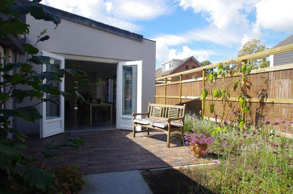 Property building, Facade/entrance, Balcony/Terrace, Garden view