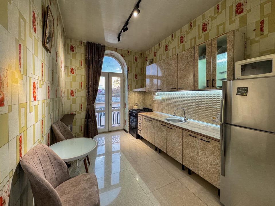 Central Apartment near Askiya Bazaar Apartment in Europe