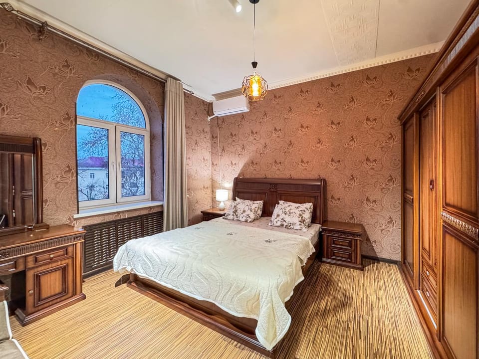 Central Apartment near Askiya Bazaar Apartment in Europe