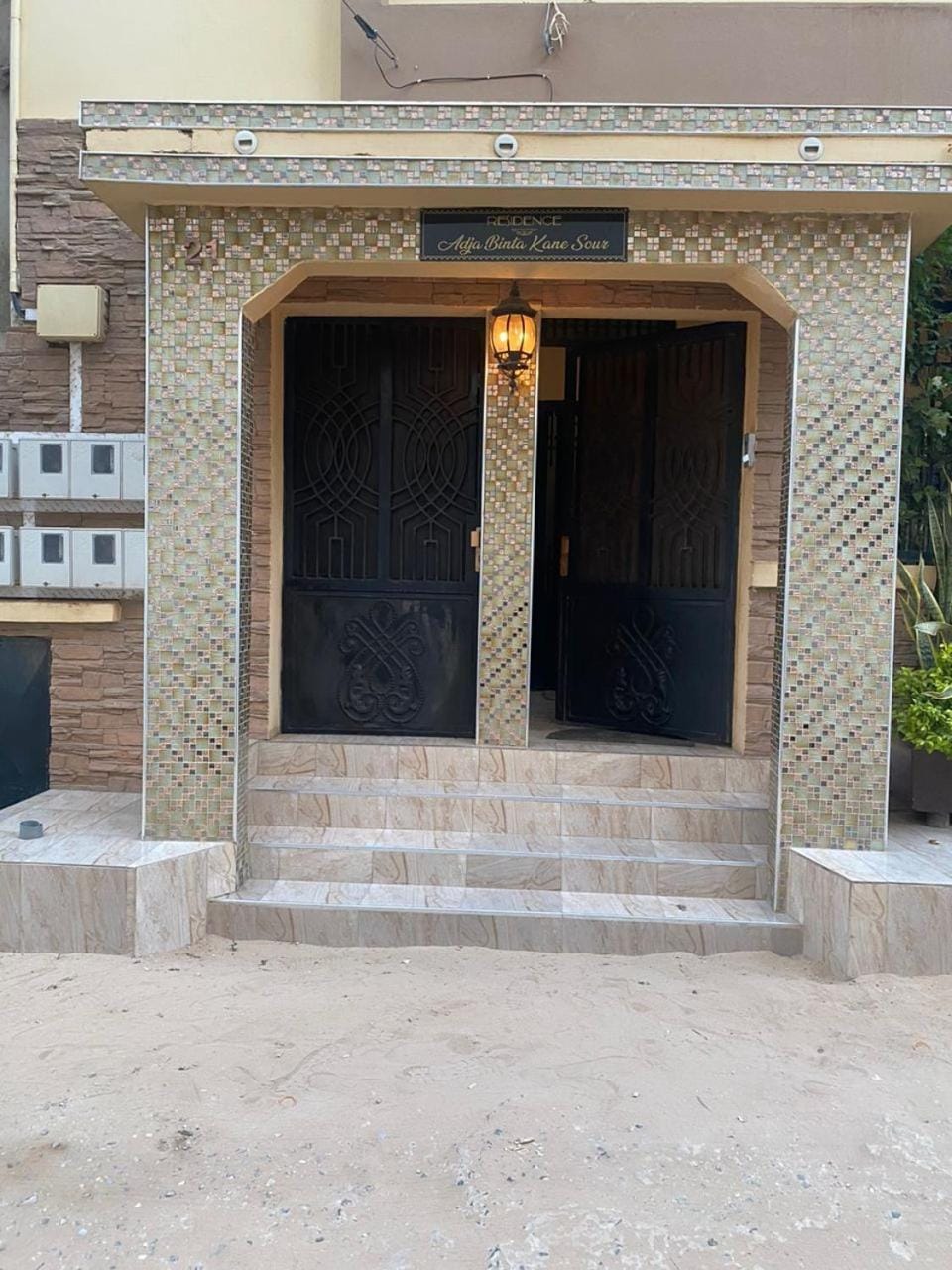 Facade/entrance