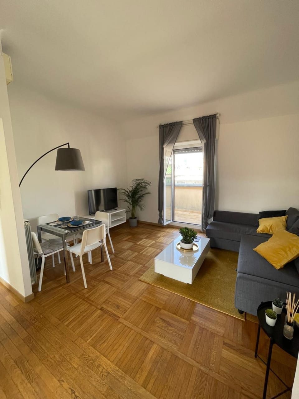 Living room, Dining area