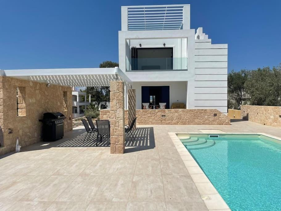 BBQ facilities, Swimming pool