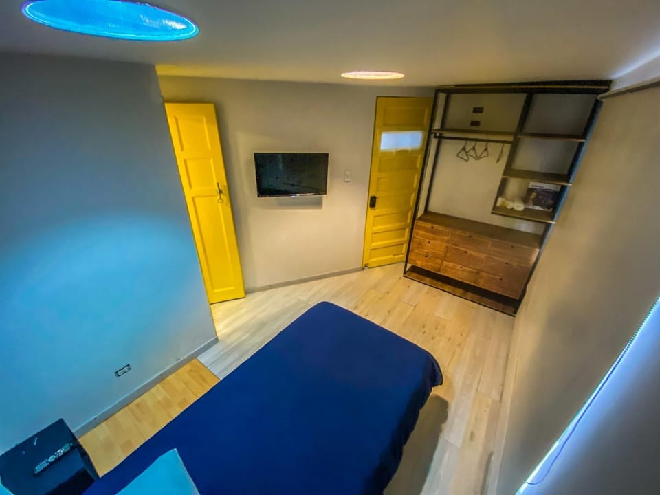 Bed, TV and multimedia, Photo of the whole room, Bedroom, wardrobe