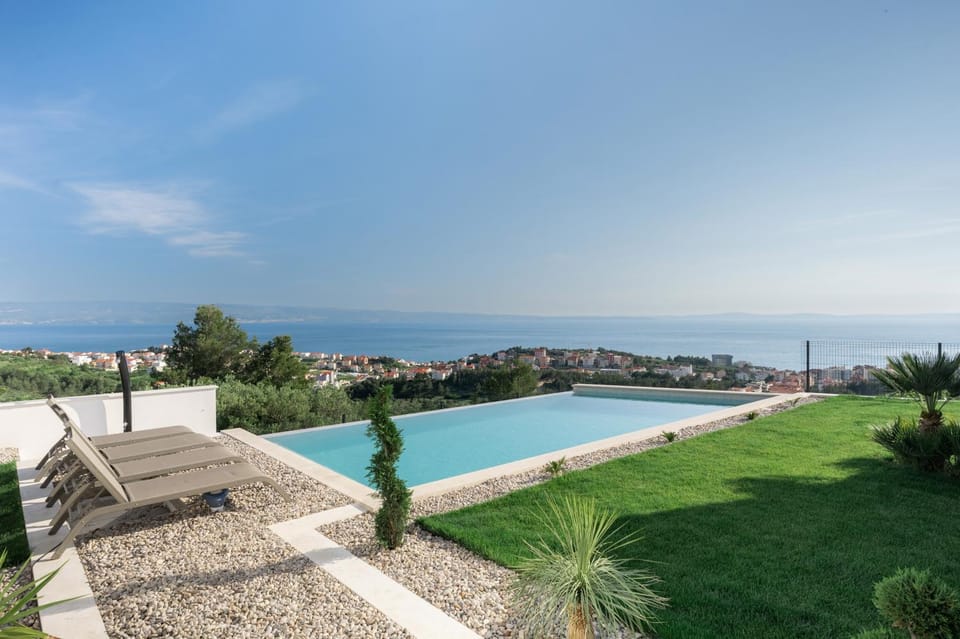 Sea view, Swimming pool