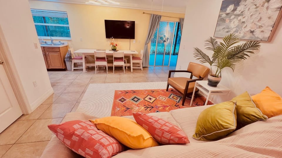 TV and multimedia, Living room, Dining area