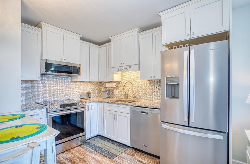 Kitchen or kitchenette, dishwasher, minibar, stove, toaster