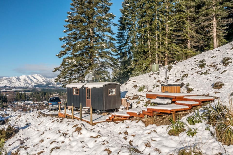 Property building, Winter, Hot Tub