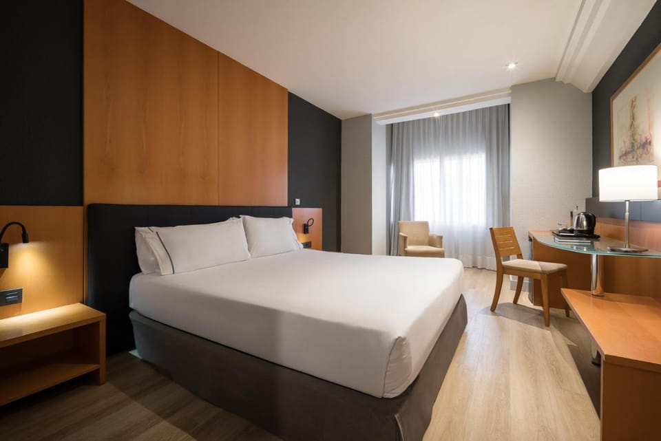 Photo of the whole room, Seating area, Bedroom