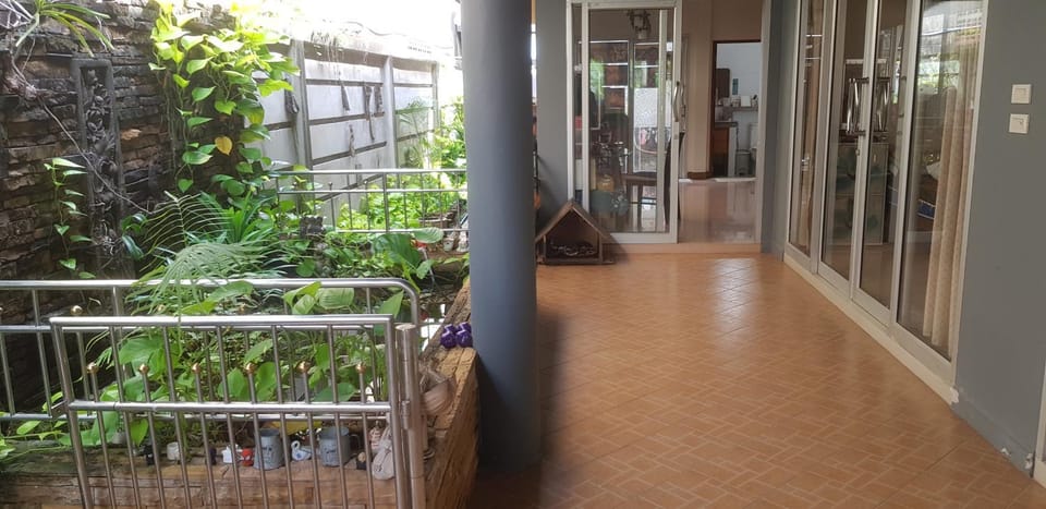 Facade/entrance, Balcony/Terrace