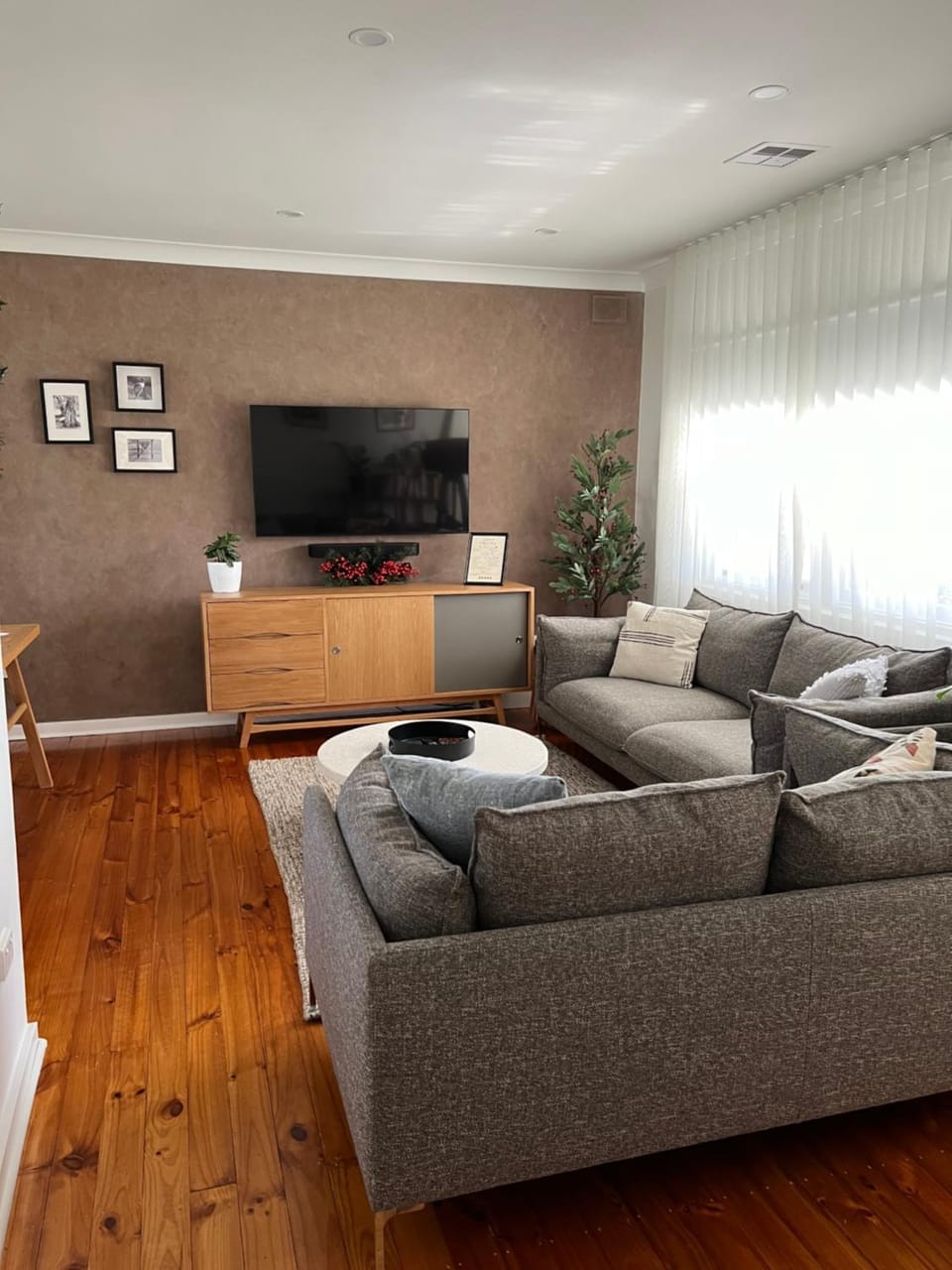 TV and multimedia, Living room, Seating area