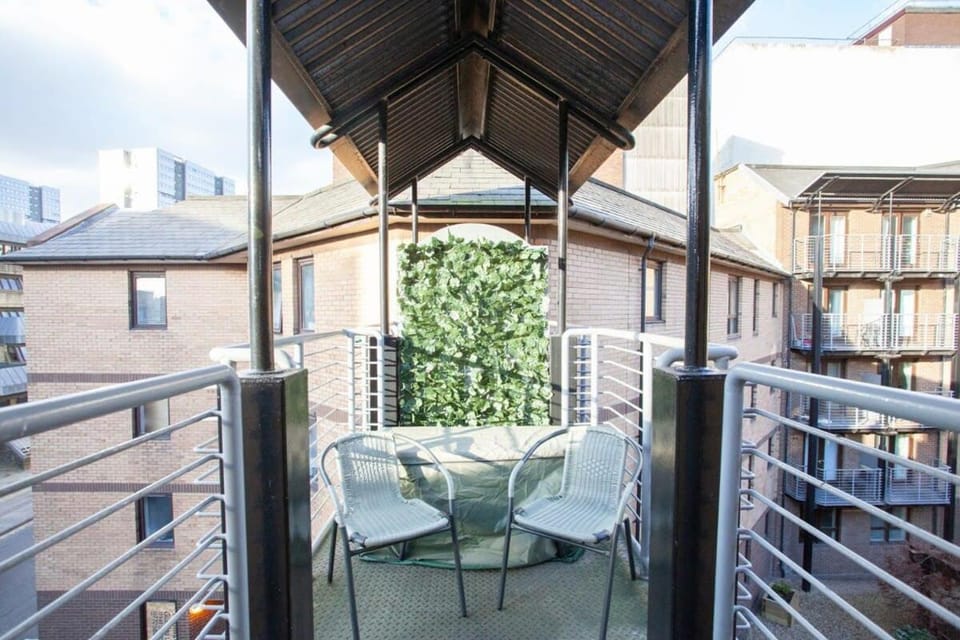 Bright Central Flat with Balcony and Free Parking Apartment in Glasgow